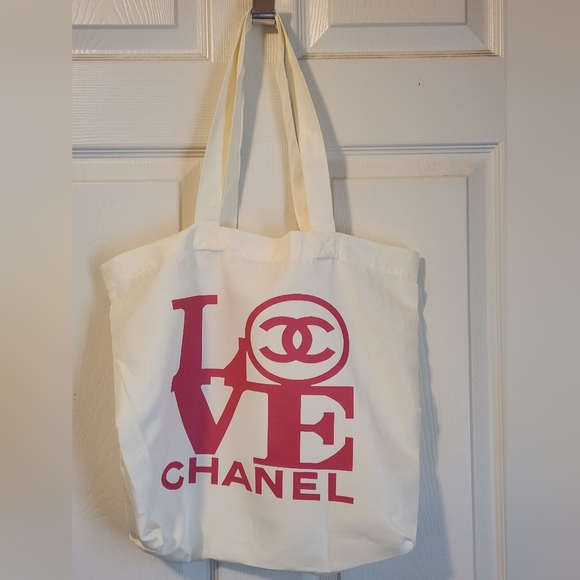 Handbags - FUN FASHION STYLE TOTE BAG, NWOT